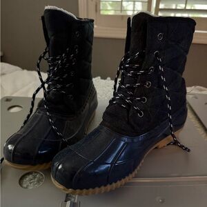 Olivia Miller SZ 8 - Plaid quilted Duck Boots